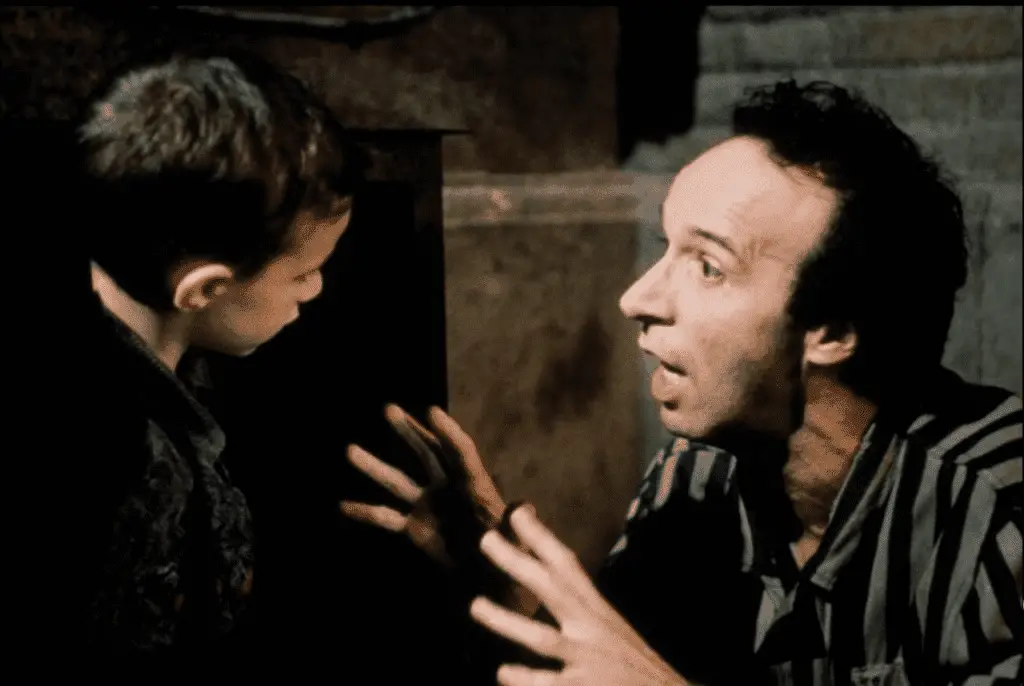 Roberto Benigni and Giorgio Cantarini in Life is Beautiful (1997)