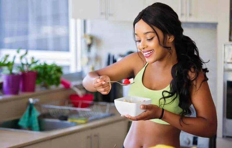 fit girl eating fruits