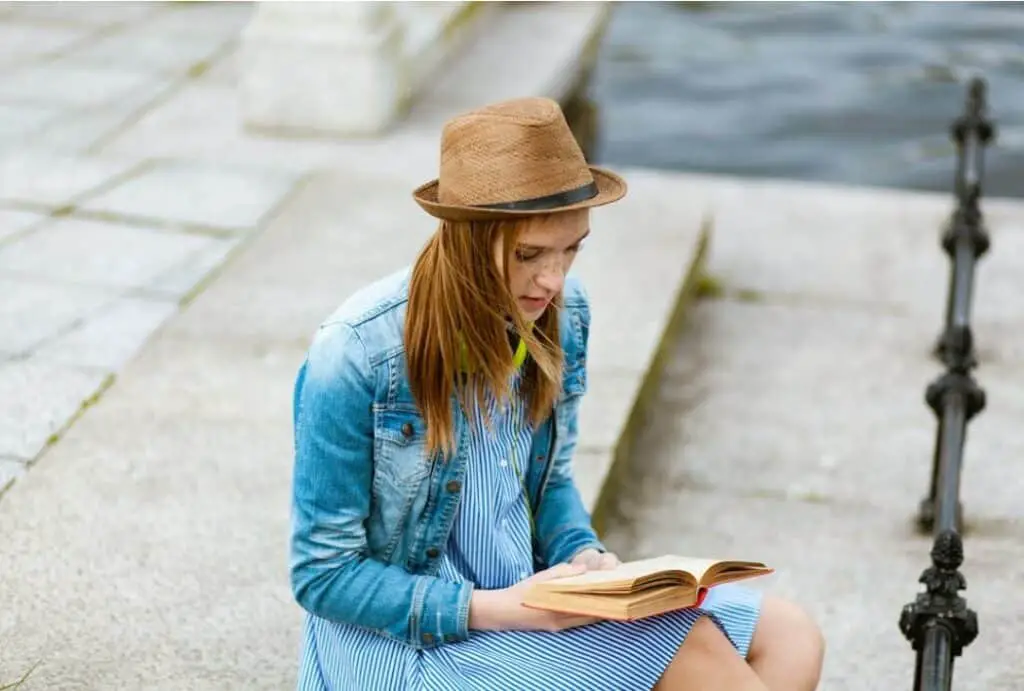 Woman in a hat reading a book