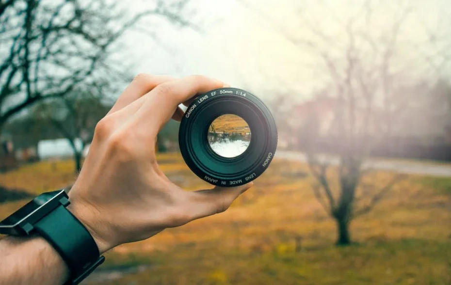 hand holding a camera lens